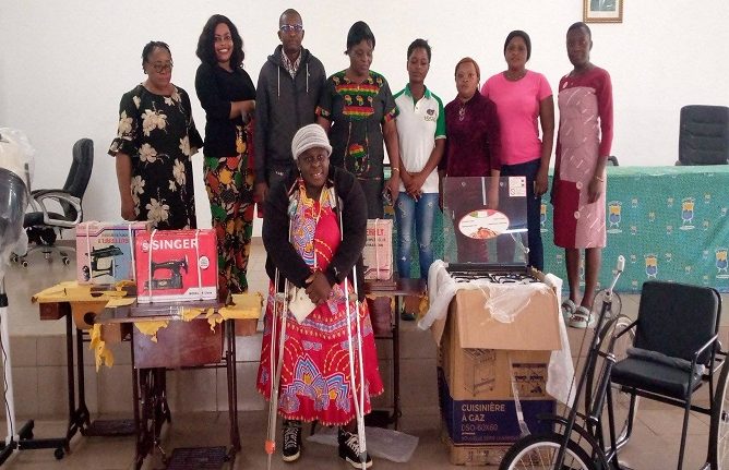 The mayor handed out certain items to vulnerable people within Municipality I of Limbe